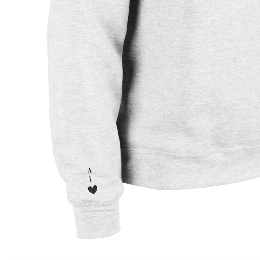 Personalized Vintage Embroidered 'Mom' or 'Dad' Sweatshirt with Year & Initials – Customizable Heart Detail