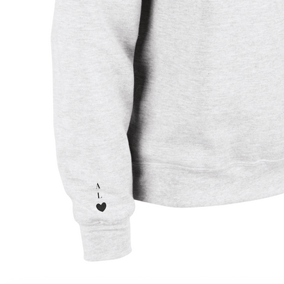 Personalized Vintage Embroidered 'Mom' or 'Dad' Sweatshirt with Year & Initials – Customizable Heart Detail