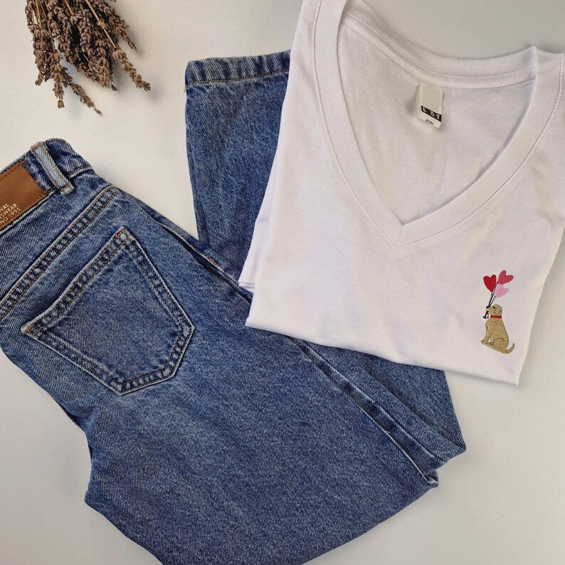 T-shirt com Bordado de Cãozinho e Balões de Coração
