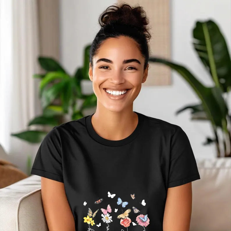 T-shirt com Design de Flores e Estações