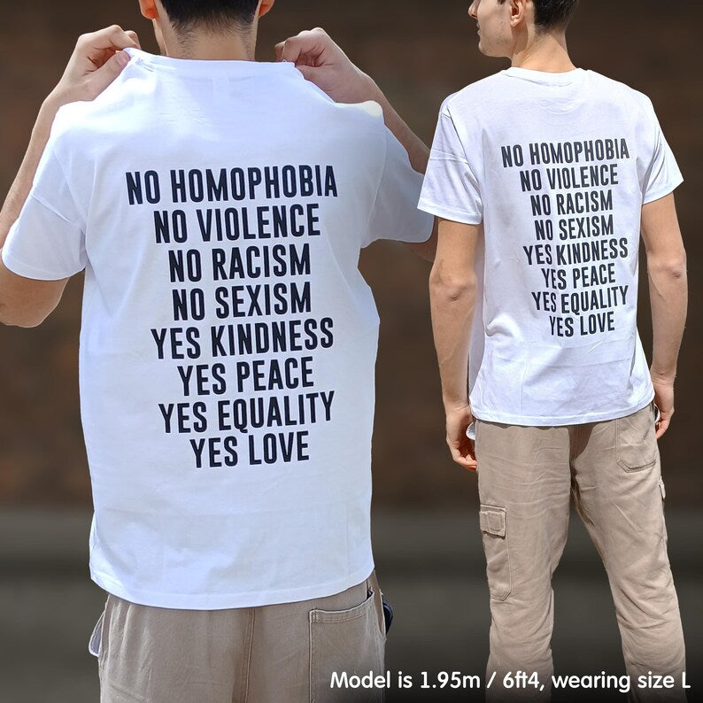 T-shirt com a frase "Igualdade", T-shirt "Sem racismo", T-shirt "Sem homofobia", T-shirt "Sim ao amor", T-shirt "Sem sexismo", T-shirt "Sim à gentileza", T-shirt "Sim à paz", T-shirt "Família"
